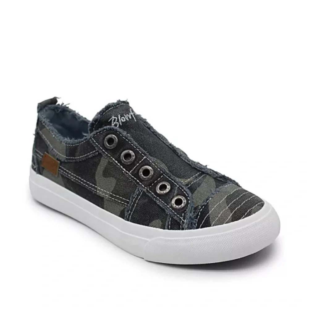 NIB Blowfish Play Gray Camouflage Canvas Slip On Sneakers Size 8 US